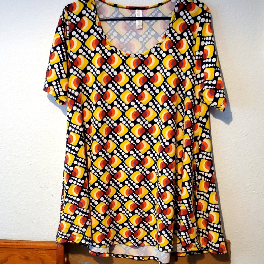 TEE #33 (PN) LuLaRoe Perfect T.